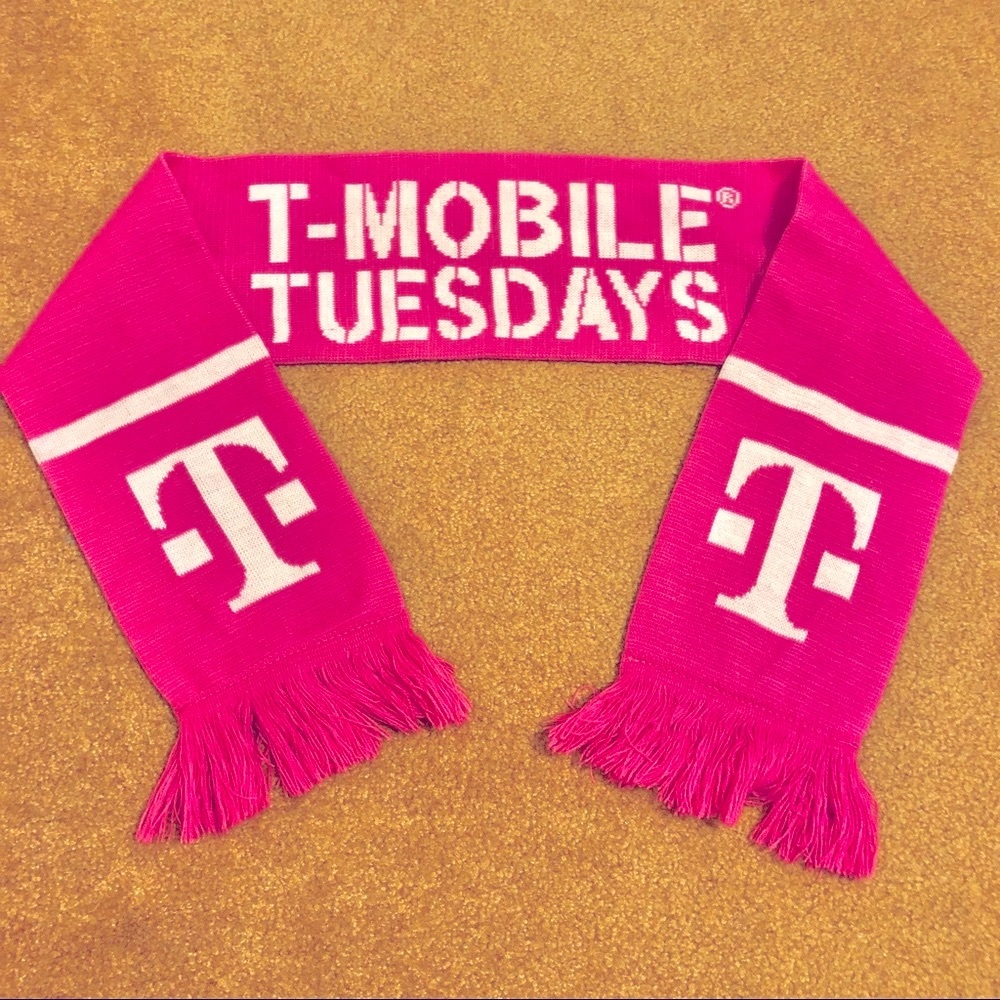 Winter Scarf T-Mobile Tuesday’s Pink/White